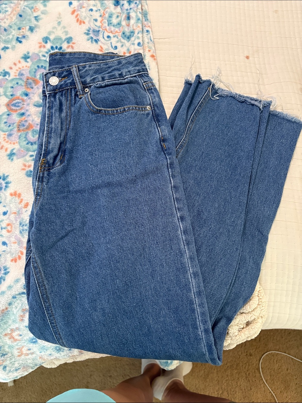 SHEIN High-Rise Straight-Leg Blue Denim Jeans with Frayed Hem